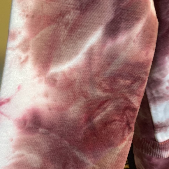 NWT WOMEN’S BURGUNDY BEBE TIE-DYE JOGGING SET - Picture 10 of 16